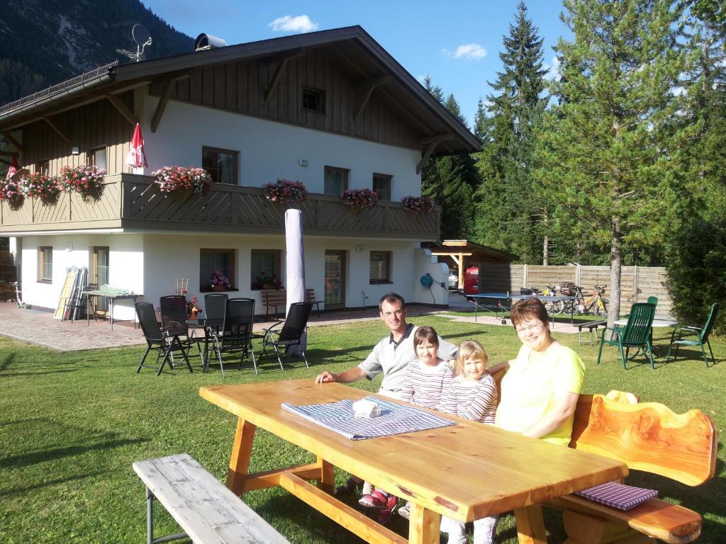 Haus Sonnenweg Apartment Leutasch Bagian luar foto